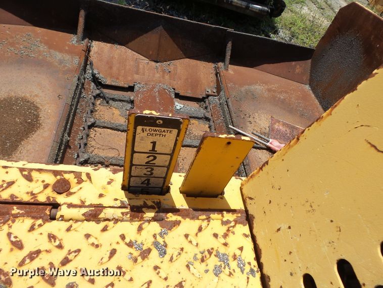 image for item DE7884 1996 Blaw Knox PF171A paver