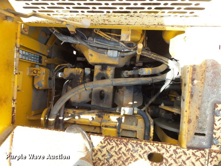 image for item DE7884 1996 Blaw Knox PF171A paver