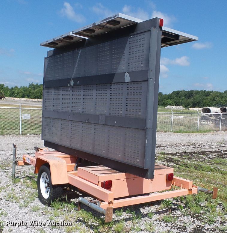 image for item DE7886 2004 American Signal CMST330 message board