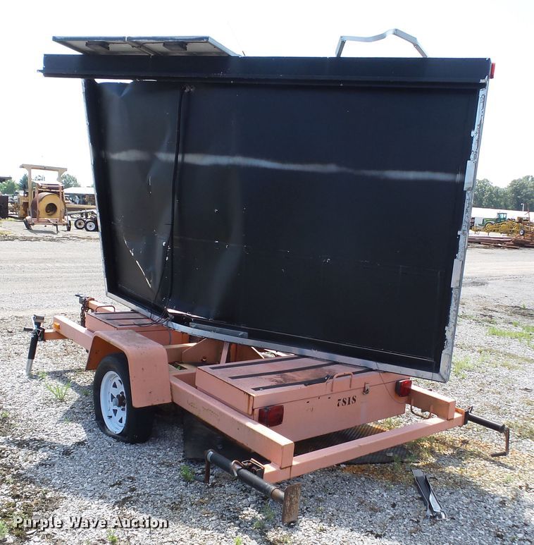 image for item DE7887 2004 American Signal CMST330 message board