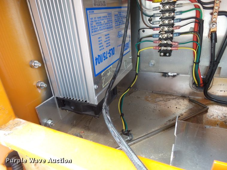 image for item DE7887 2004 American Signal CMST330 message board