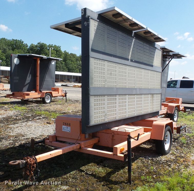 image for item DE7889 2004 American Signal CMST330 message board