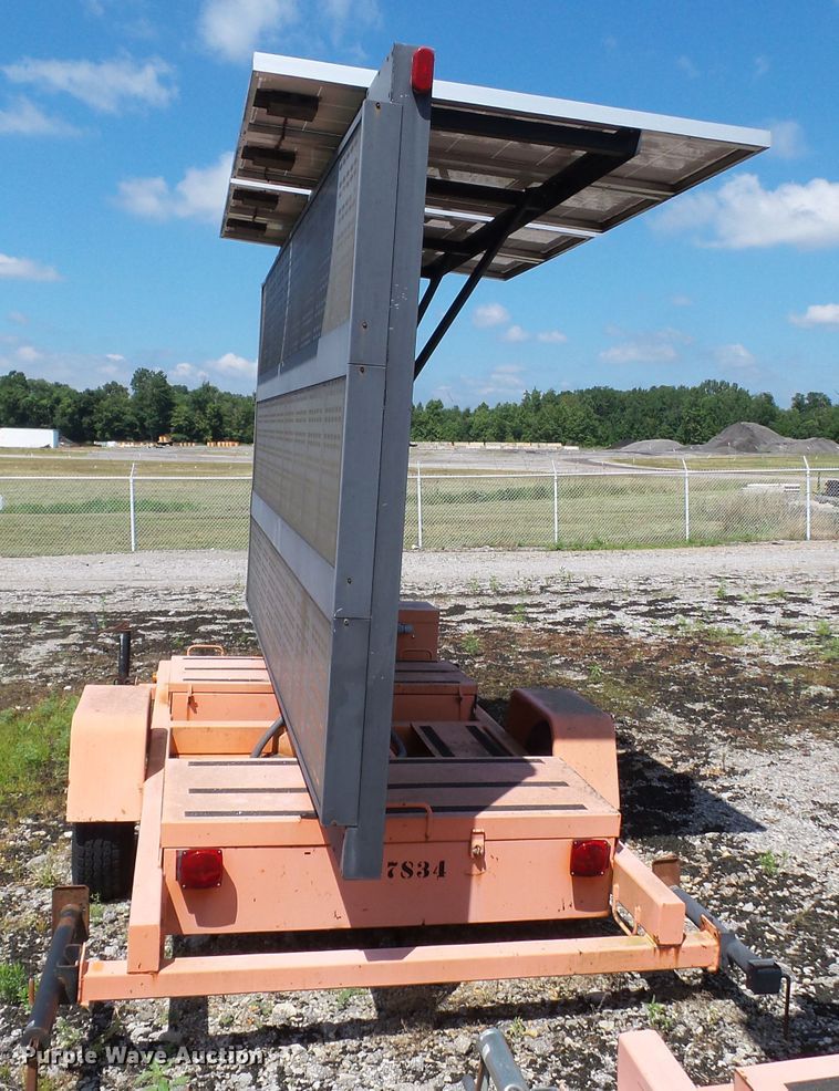 image for item DE7889 2004 American Signal CMST330 message board