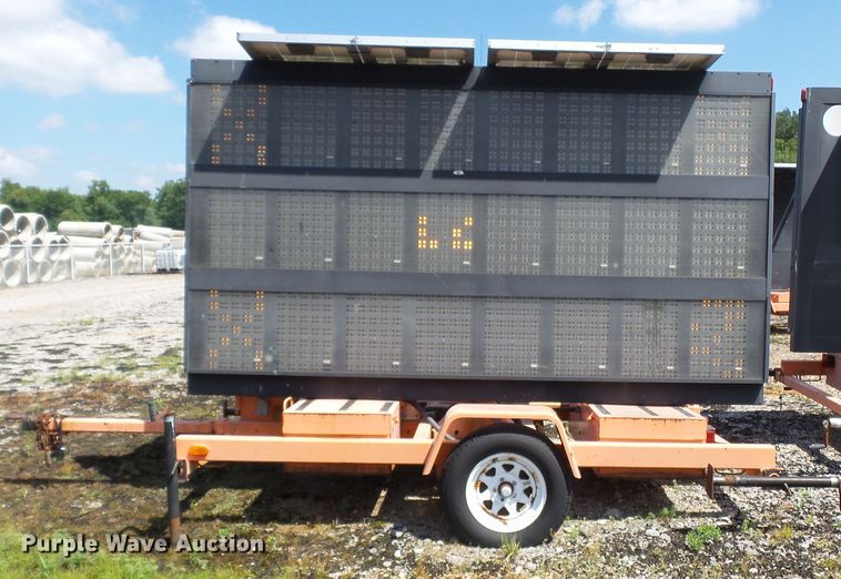 image for item DE7889 2004 American Signal CMST330 message board