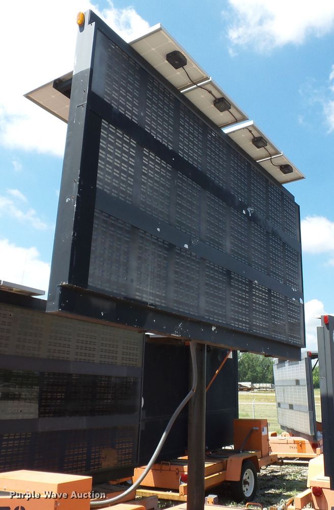 image for item DE7892 2001 American Signal CMST330 message board