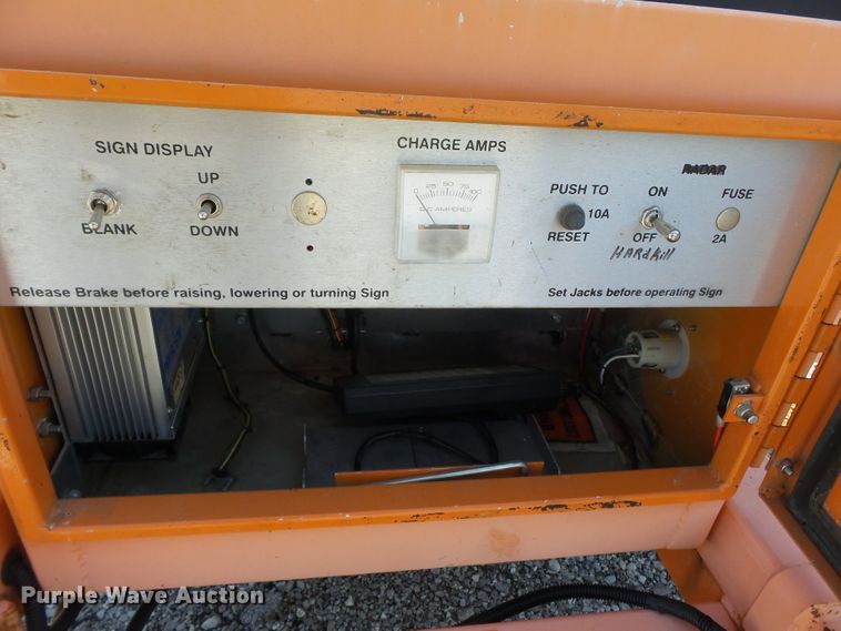 image for item DE7895 2004 American Signal CMST330 message board