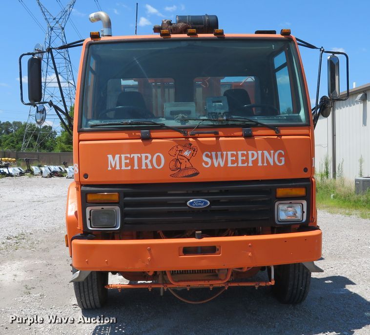 image for item DE8181 1997 Ford CF8000 street sweeper truck