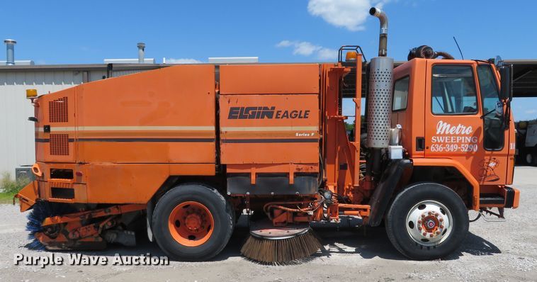 image for item DE8181 1997 Ford CF8000 street sweeper truck