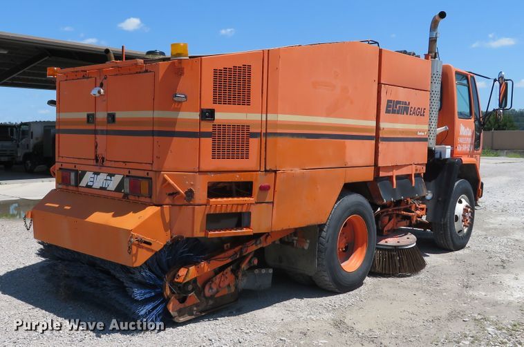 image for item DE8181 1997 Ford CF8000 street sweeper truck