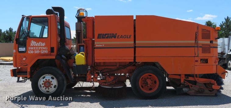 image for item DE8181 1997 Ford CF8000 street sweeper truck