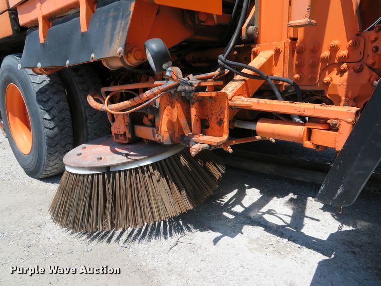 image for item DE8181 1997 Ford CF8000 street sweeper truck