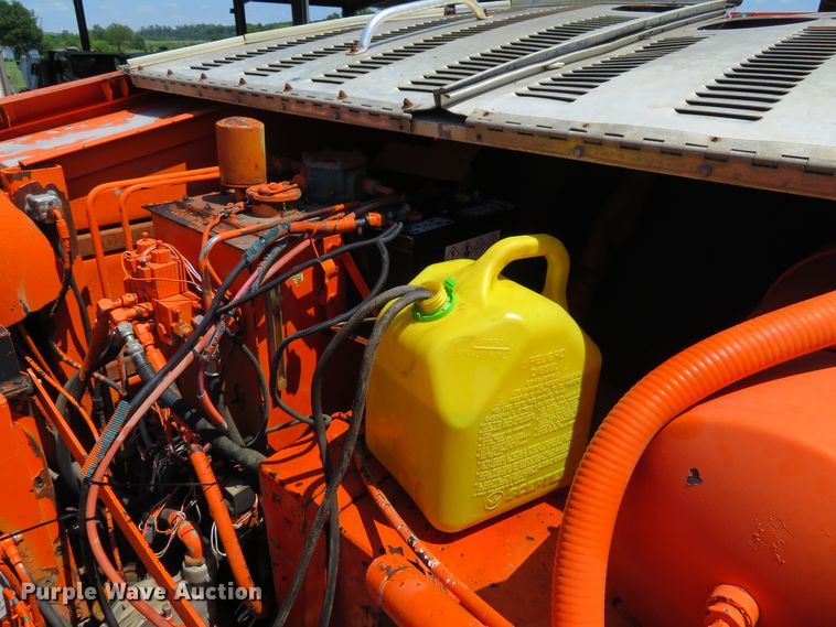 image for item DE8181 1997 Ford CF8000 street sweeper truck