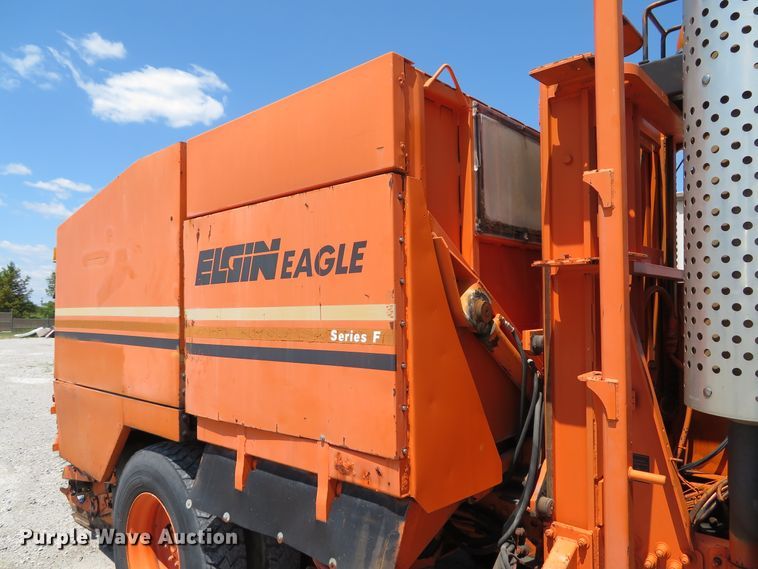 image for item DE8181 1997 Ford CF8000 street sweeper truck