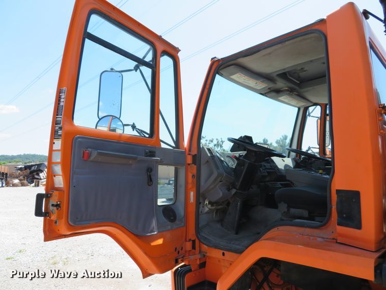image for item DE8181 1997 Ford CF8000 street sweeper truck
