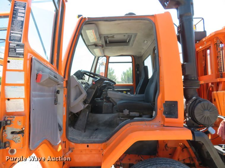 image for item DE8181 1997 Ford CF8000 street sweeper truck