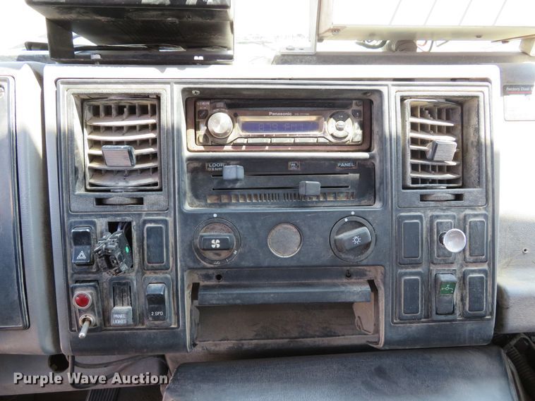 image for item DE8181 1997 Ford CF8000 street sweeper truck