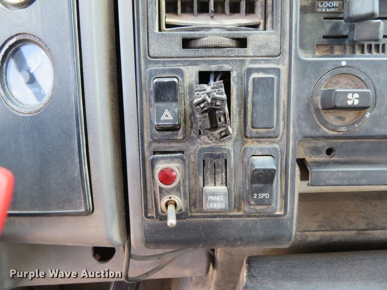 image for item DE8181 1997 Ford CF8000 street sweeper truck