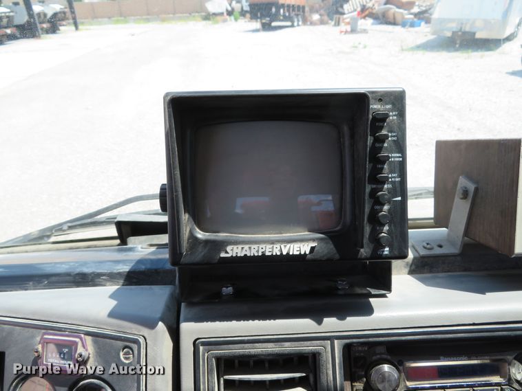 image for item DE8181 1997 Ford CF8000 street sweeper truck