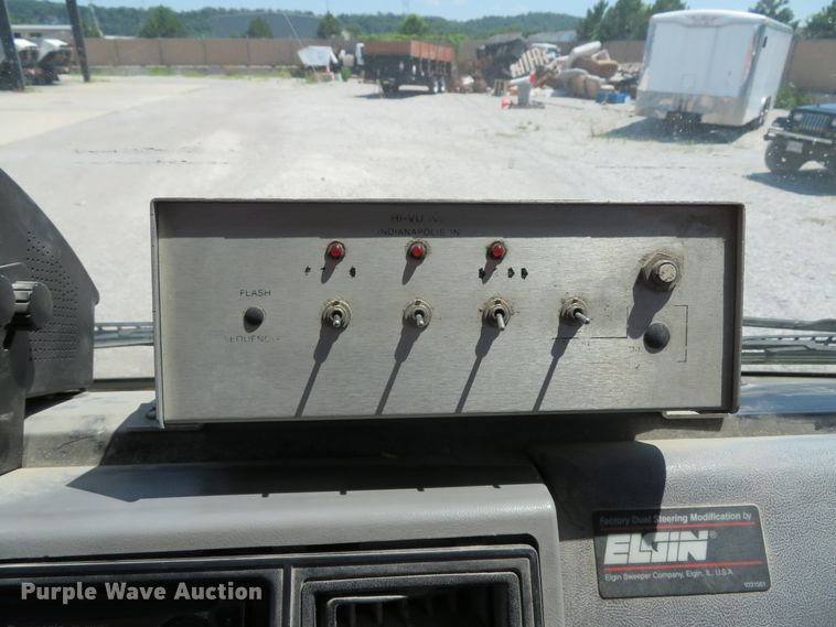 image for item DE8181 1997 Ford CF8000 street sweeper truck