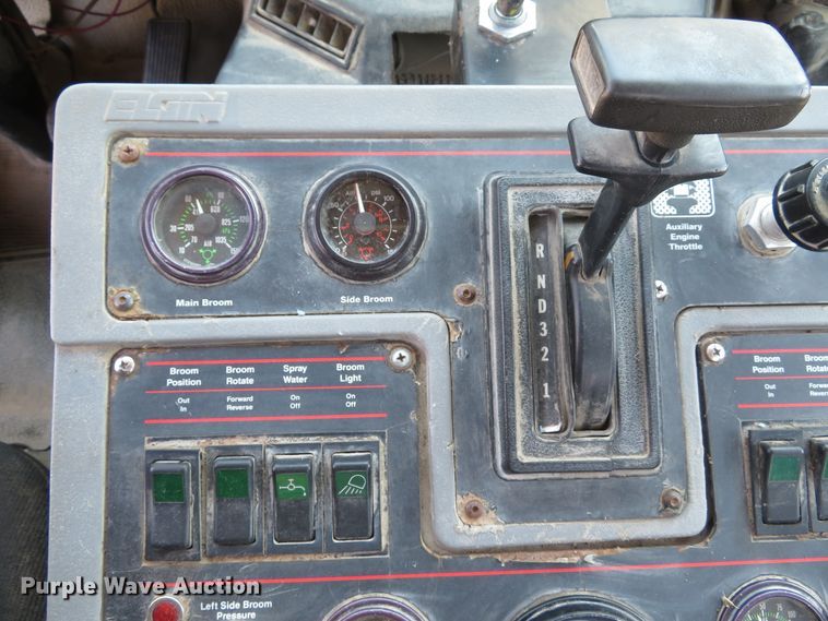 image for item DE8181 1997 Ford CF8000 street sweeper truck