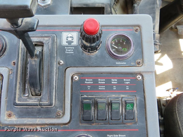 image for item DE8181 1997 Ford CF8000 street sweeper truck