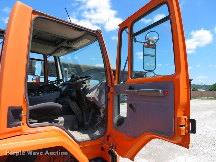 image for item DE8181 1997 Ford CF8000 street sweeper truck