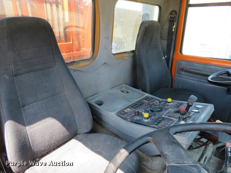 image for item DE8181 1997 Ford CF8000 street sweeper truck