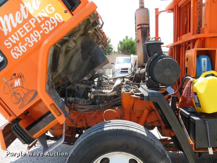 image for item DE8181 1997 Ford CF8000 street sweeper truck