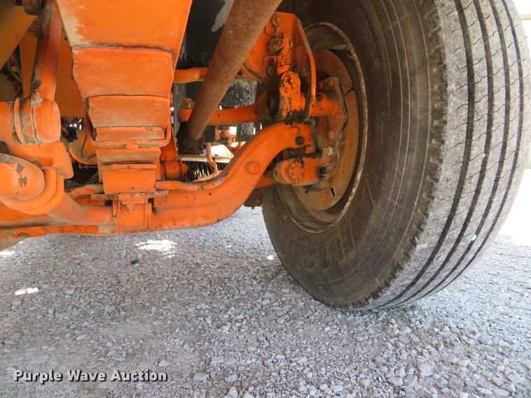 image for item DE8181 1997 Ford CF8000 street sweeper truck