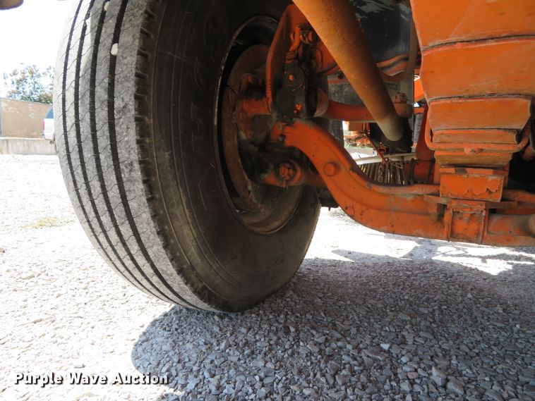 image for item DE8181 1997 Ford CF8000 street sweeper truck