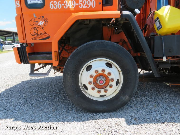 image for item DE8181 1997 Ford CF8000 street sweeper truck