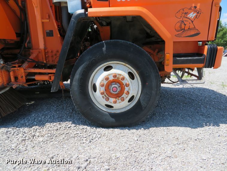 image for item DE8181 1997 Ford CF8000 street sweeper truck