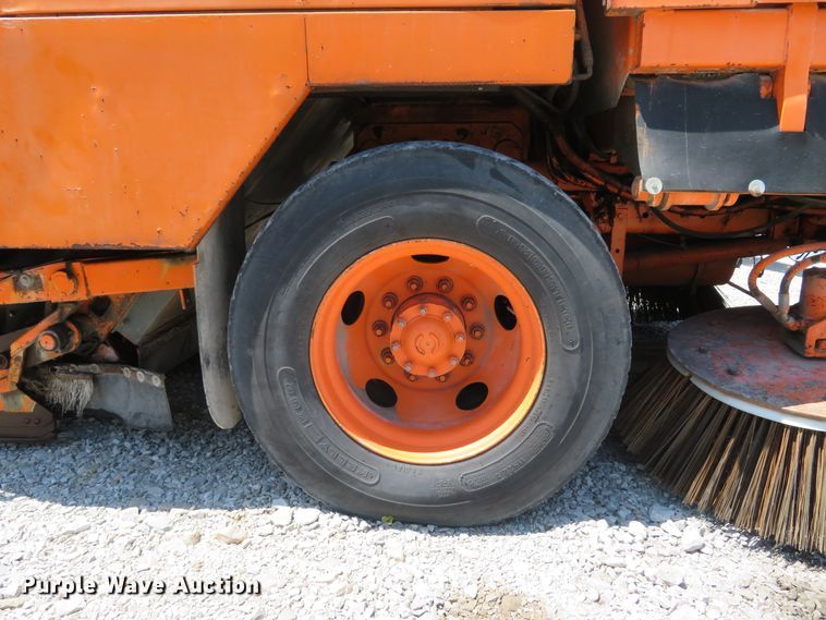 image for item DE8181 1997 Ford CF8000 street sweeper truck