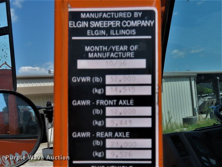 image for item DE8181 1997 Ford CF8000 street sweeper truck