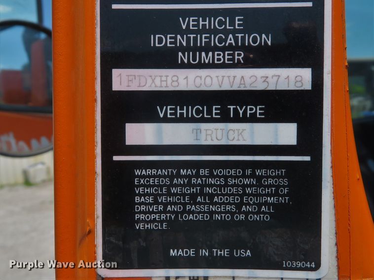 image for item DE8181 1997 Ford CF8000 street sweeper truck