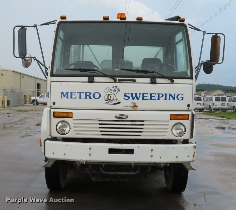 image for item DE8182 2001 Sterling SC8000 street sweeper truck