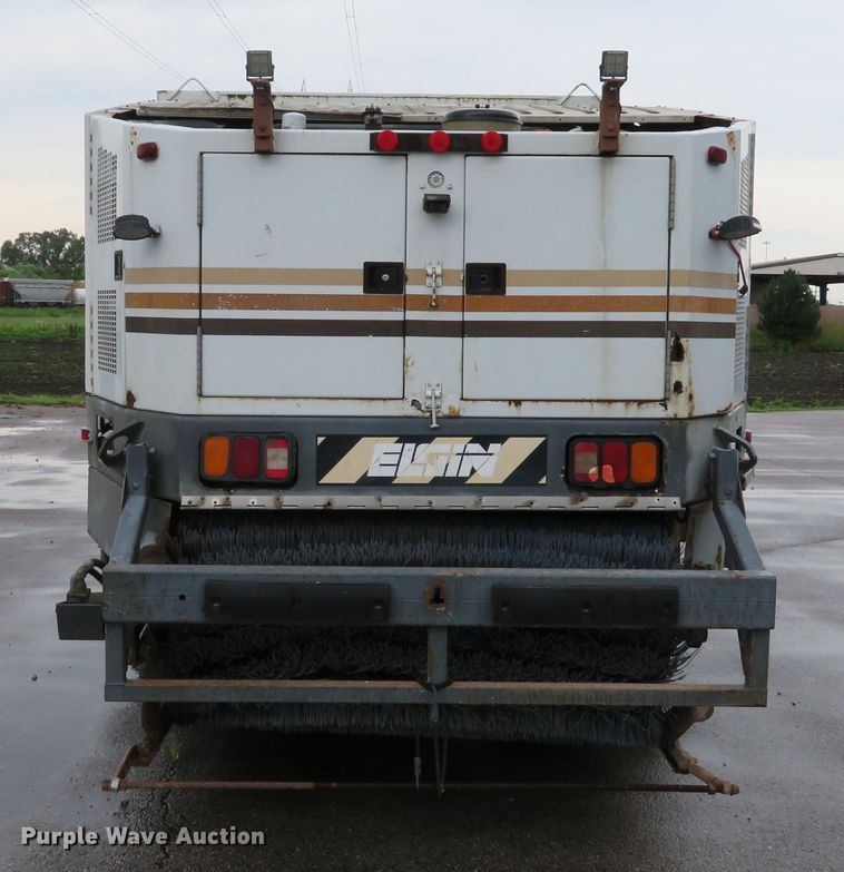 image for item DE8182 2001 Sterling SC8000 street sweeper truck