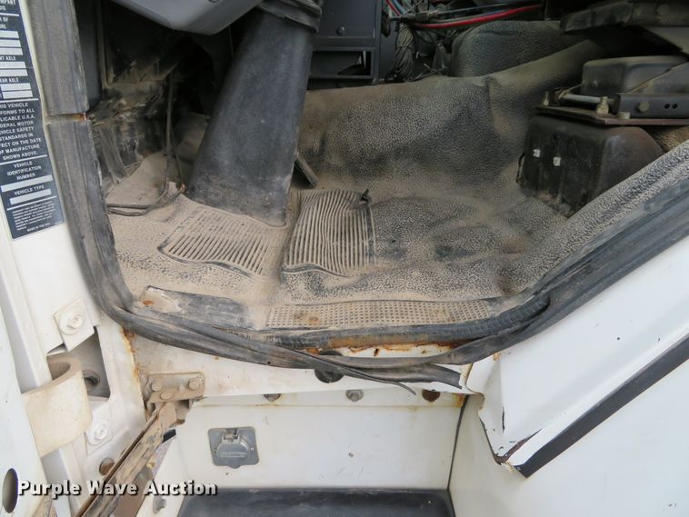 image for item DE8182 2001 Sterling SC8000 street sweeper truck