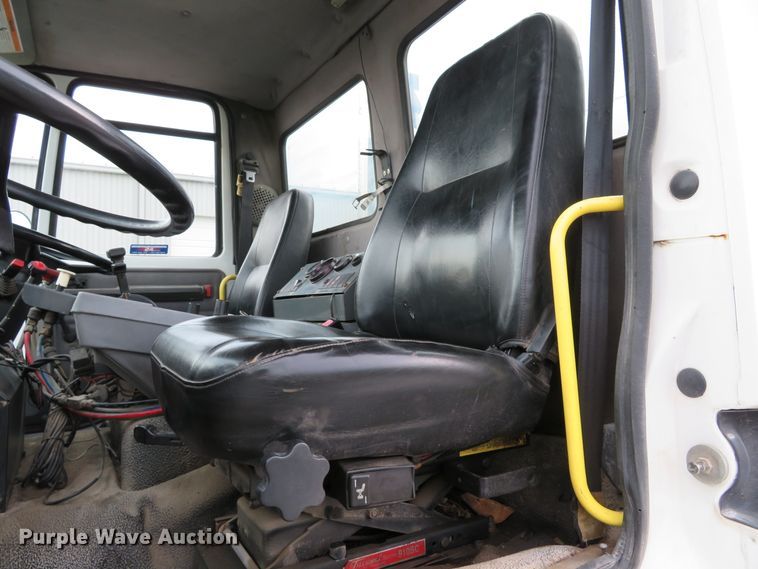 image for item DE8182 2001 Sterling SC8000 street sweeper truck