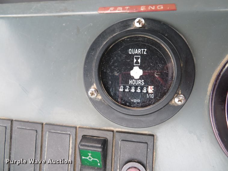 image for item DE8182 2001 Sterling SC8000 street sweeper truck