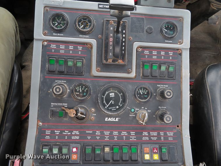 image for item DE8182 2001 Sterling SC8000 street sweeper truck