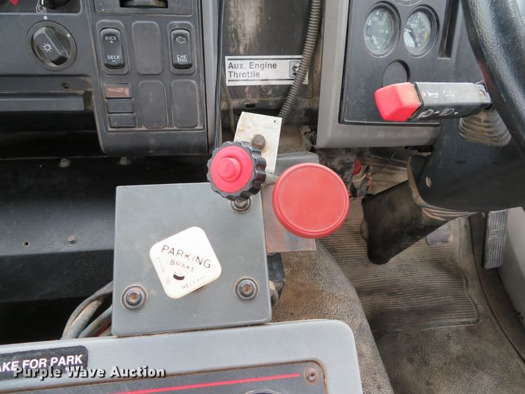 image for item DE8182 2001 Sterling SC8000 street sweeper truck