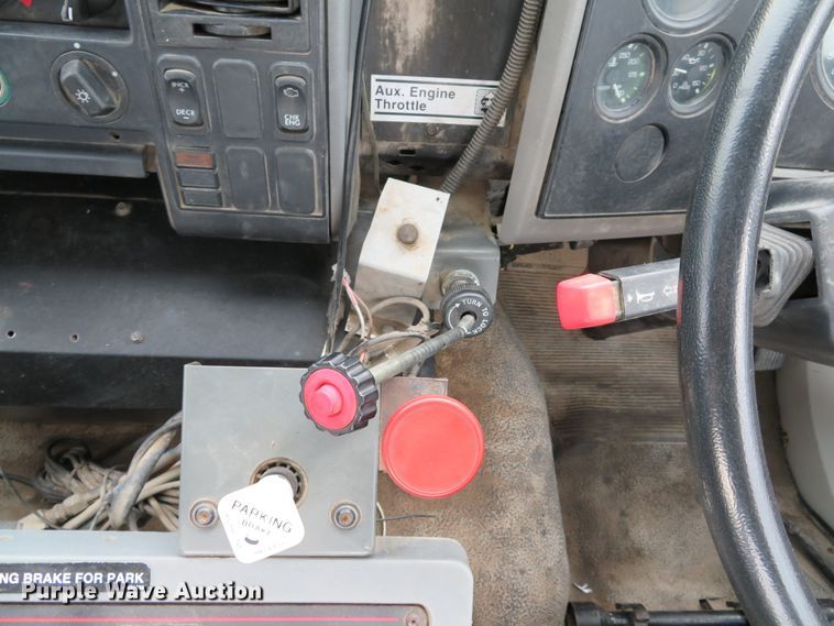 image for item DE8182 2001 Sterling SC8000 street sweeper truck