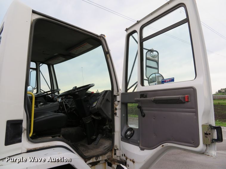 image for item DE8182 2001 Sterling SC8000 street sweeper truck