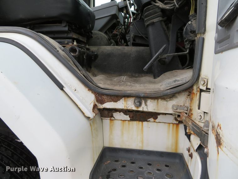 image for item DE8182 2001 Sterling SC8000 street sweeper truck