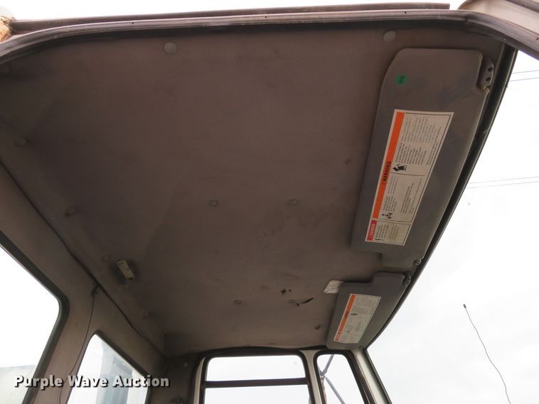 image for item DE8182 2001 Sterling SC8000 street sweeper truck