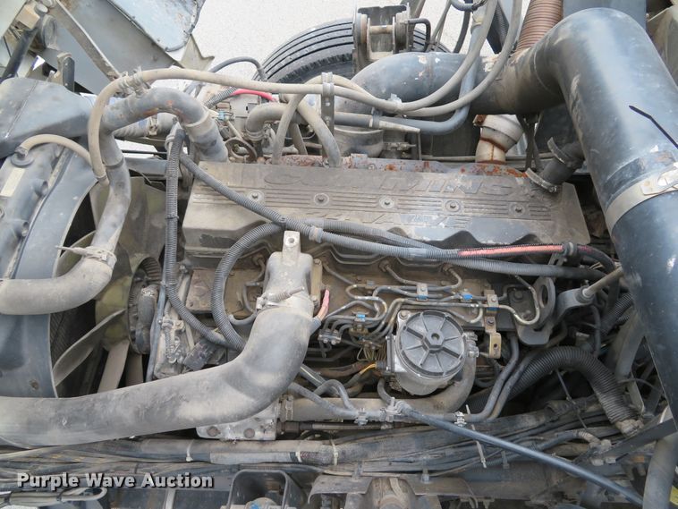 image for item DE8182 2001 Sterling SC8000 street sweeper truck