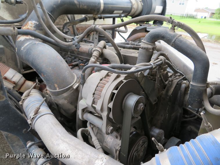 image for item DE8182 2001 Sterling SC8000 street sweeper truck