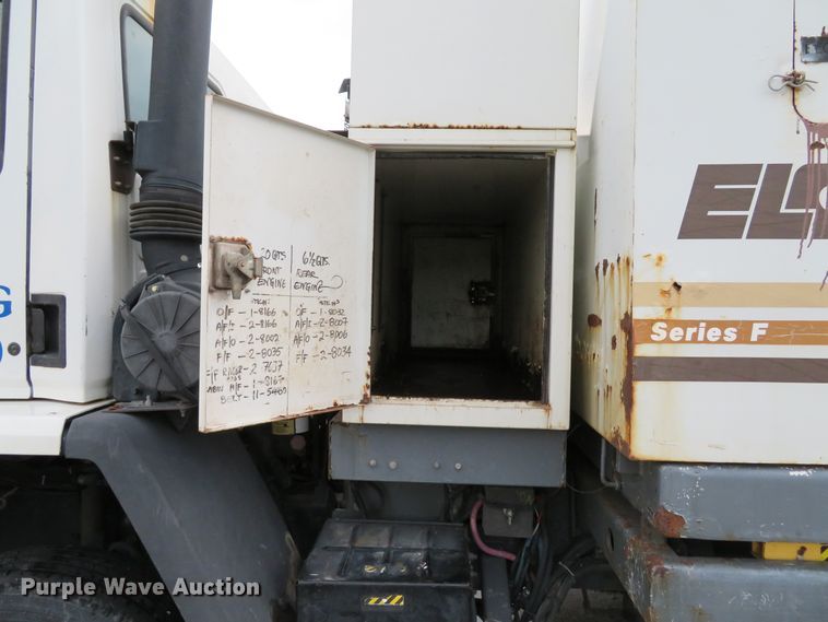 image for item DE8182 2001 Sterling SC8000 street sweeper truck