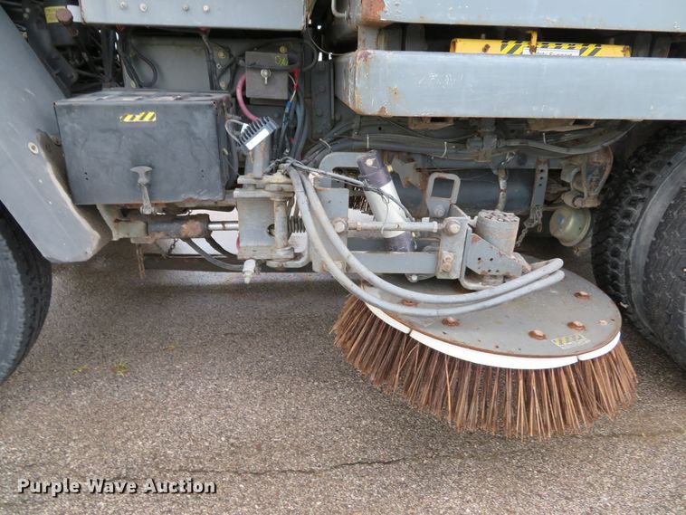 image for item DE8182 2001 Sterling SC8000 street sweeper truck